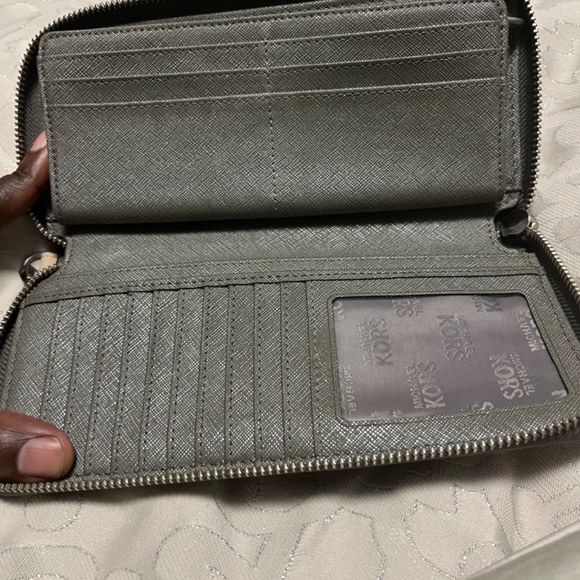 MK  wallet - Picture 2 of 3